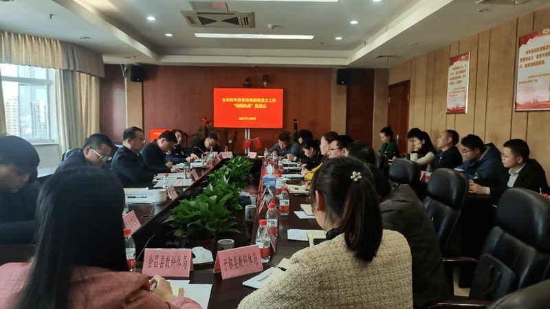 然而，学历教育也存在一定的局限性：